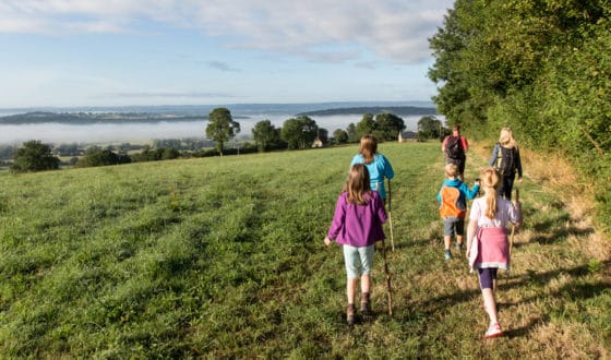 Famille en balade dans le Calvados en Normandie
