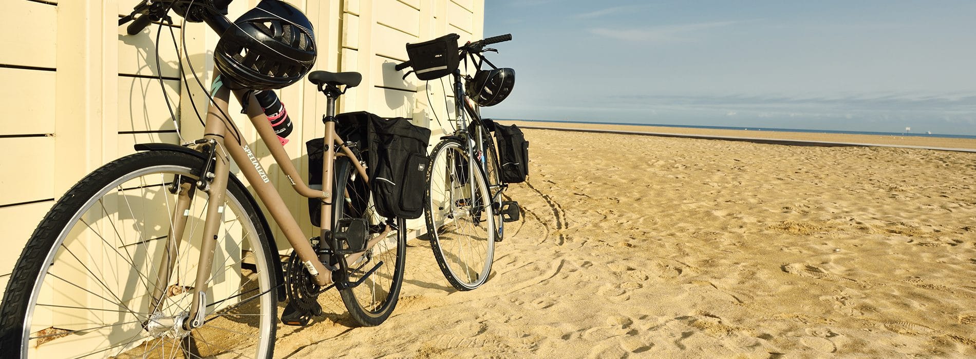 Vélos sur la plage de Ouistreham
