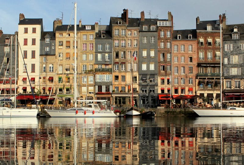 Les bateaux amarrés dans le port de Honfleur