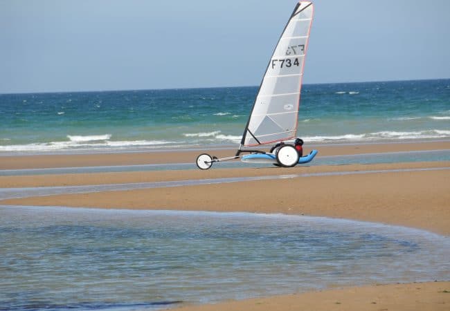 Char à voile sur une plage du Calvados