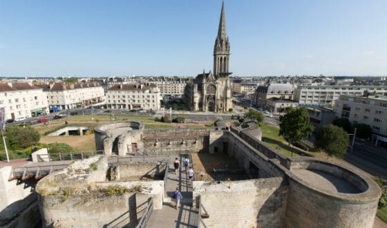 Vue sur Caen et son chateau depuis les remparts