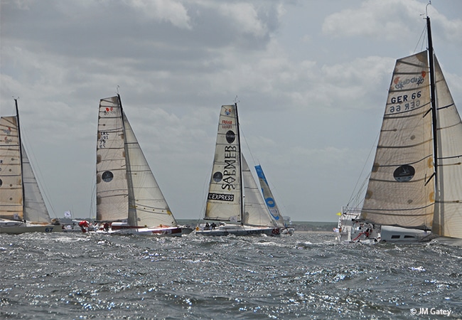 Bateaux Class40 au départ de la course, la Normandy Channel Race, au large de Ouisteham.