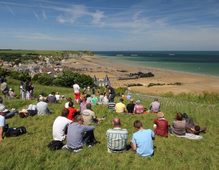 bilan saison touristique 2019 Calvados - touristes à Arromanches