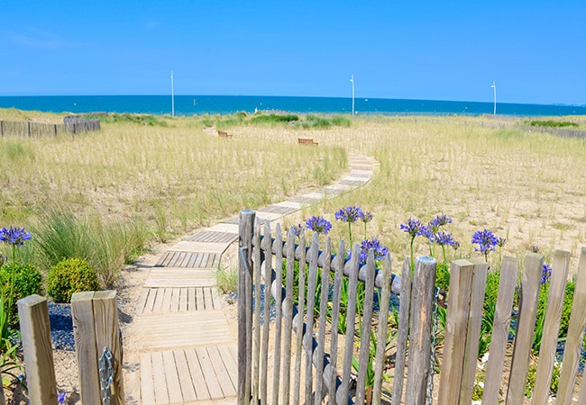 Chemin menant à la plage de Cabourg