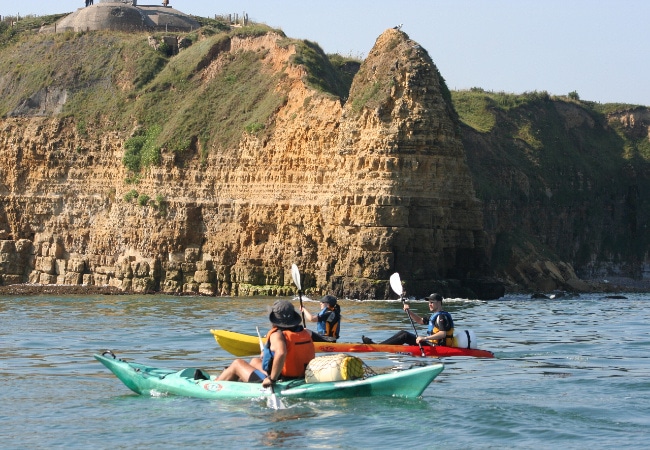 Randonnée en kayak de mer vers la Pointe du Hoc avec un moniteur