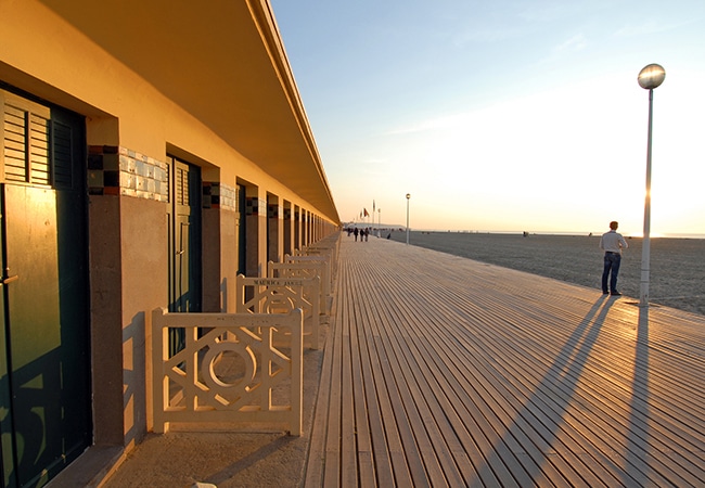 Les planches de Deauville au coucher du soleil