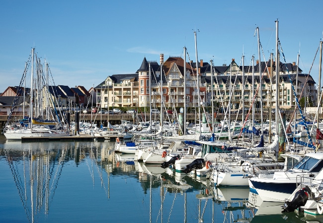 Port Guillaume, port de plaisance de Dives sur Mer dans le Calvados, pour voiliers et bateaux moteur