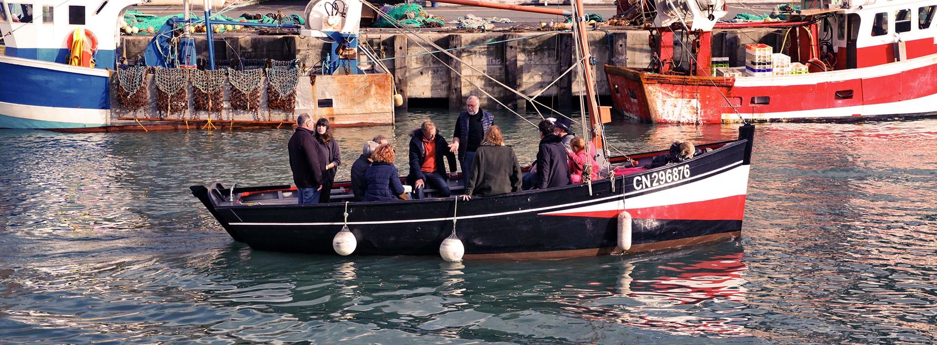 Voilier rentrant au port