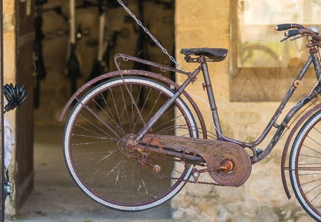 Vélo ancien en décoration