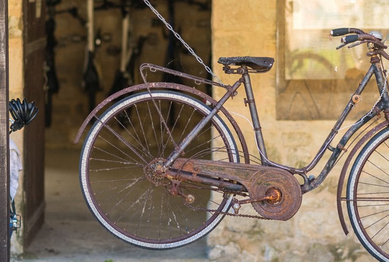 Vélo ancien en décoration