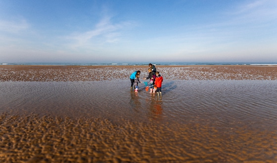 peche a pied en famille dans le calvados